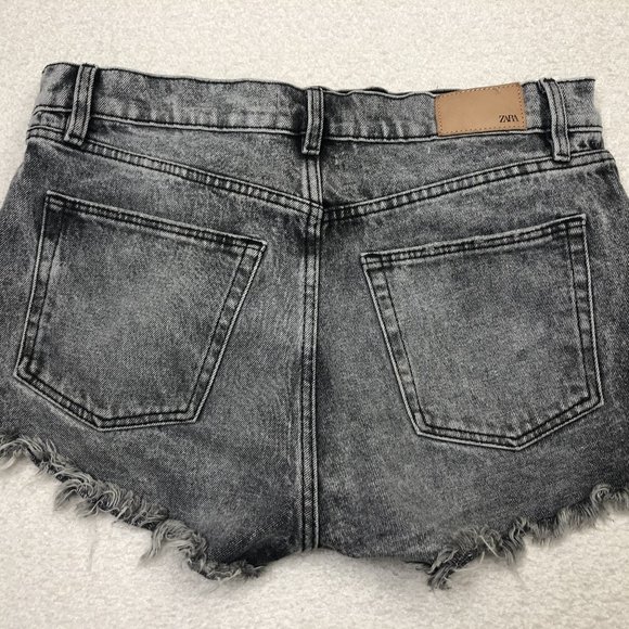 Zara Girlfriend Semi Distressed Black Denim Shorts Size 29 (Zara 8) Button Fly - Picture 2 of 5